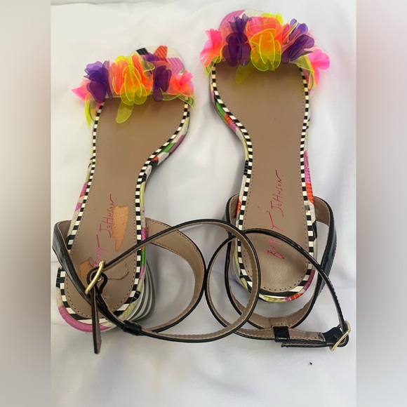 BETSEY JOHNSON the Kove Black and Multicolor Floral Sandals - Picture 2 of 12